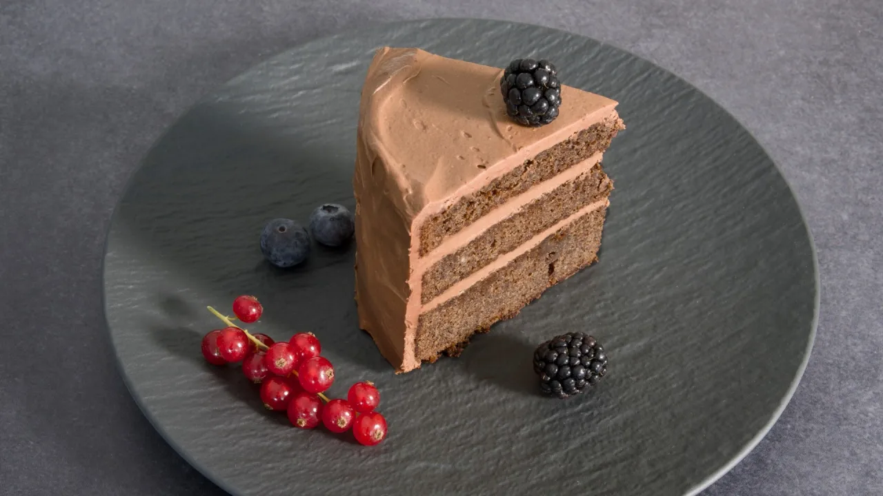Schokoladenkuchen deluxe: Dreischichtige Schokotorte mit Frosting